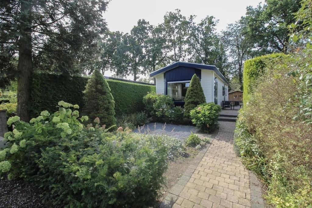 Chalet Voorzien Van Alle Gemakken In Een Bosrijke Omgeving Voorthuizen Exterior foto